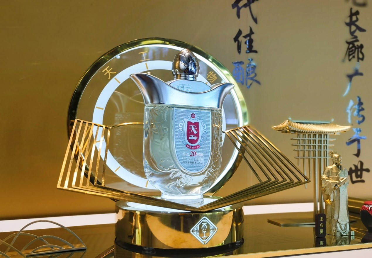 榮膺“華夏獎”，四特以匠心鑄非凡，彰顯中國特香白酒標桿力量