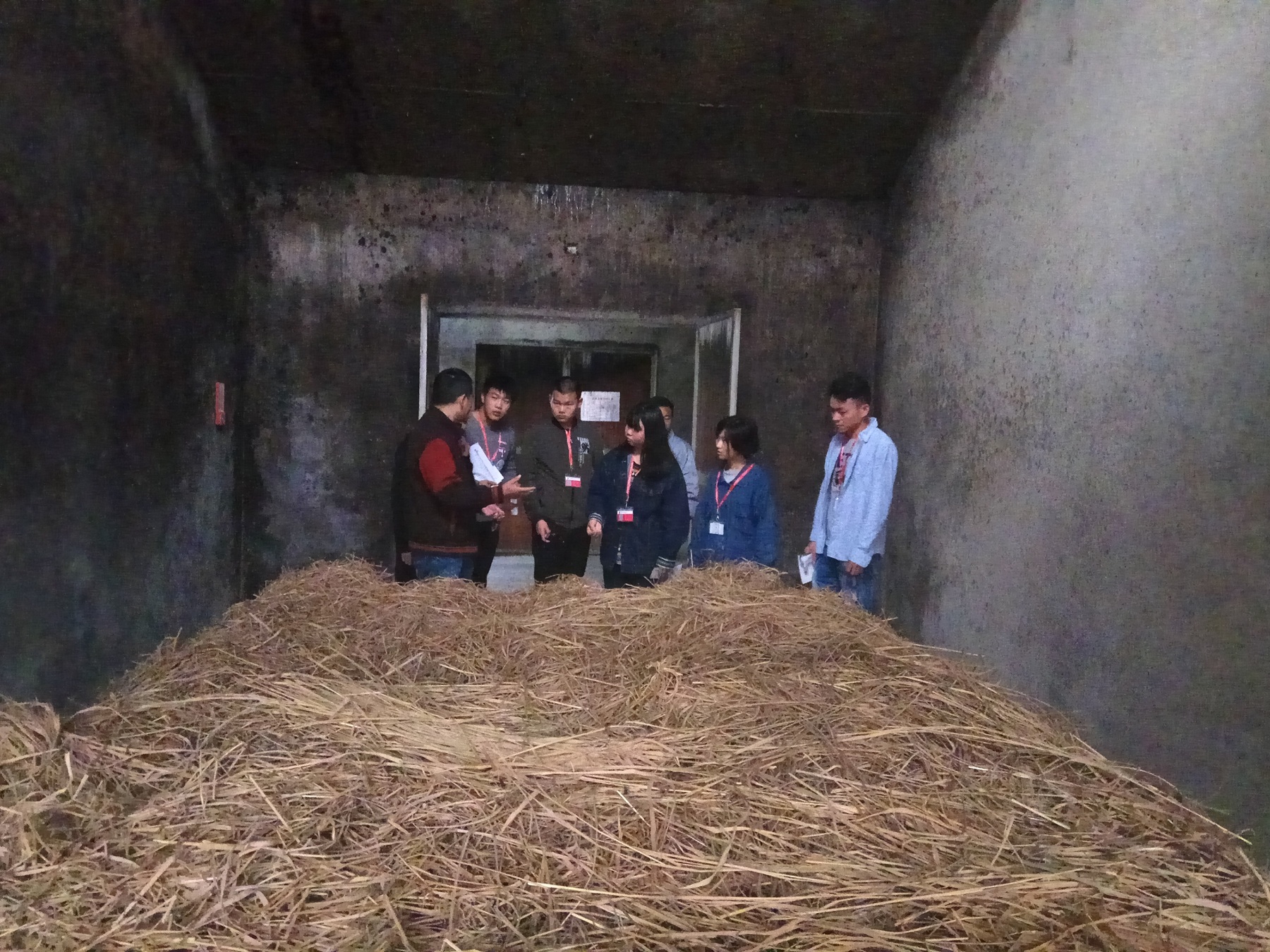 1541464944267070113.jpg 1、選手參觀曲房.jpg